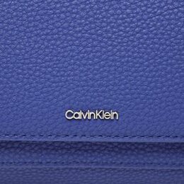 Calvin Klein: Голубая сумка