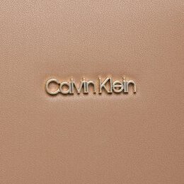 Calvin Klein: Бежевая сумка