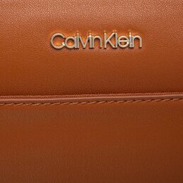 Calvin Klein: Коричневая сумка