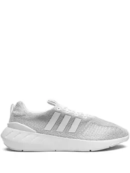 adidas: Светлые кроссовки 