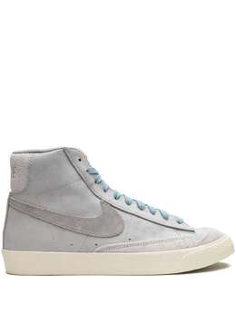 Nike: Светлые кроссовки  Blazer Mid 77
