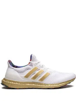 adidas: Белые кроссовки  UltraBoost DNA