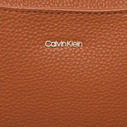 Calvin Klein: Коричневая сумка