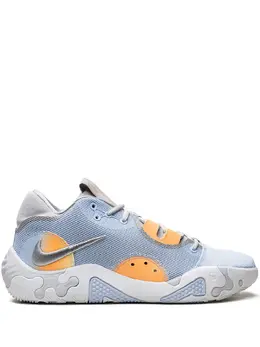 Nike: Светлые кроссовки 