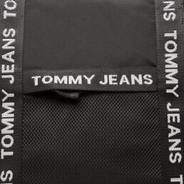 Tommy Jeans: Чёрная сумка Essential