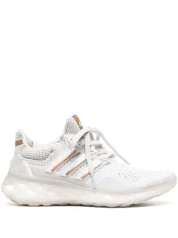 adidas: Светлые кроссовки  UltraBoost DNA