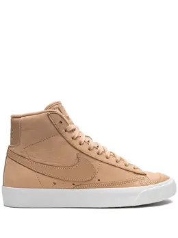 Nike: Бежевые кроссовки  Blazer Mid