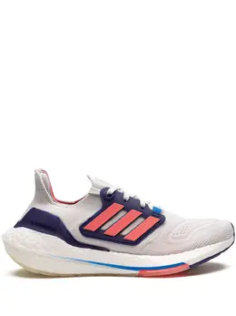 adidas: Белые кроссовки  UltraBoost