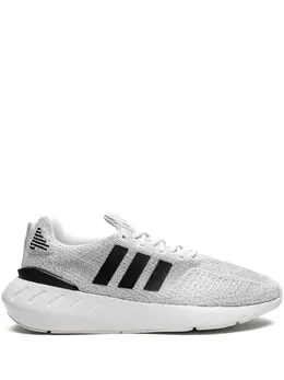 adidas: Светлые кроссовки  Swift Run