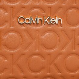 Calvin Klein: Коричневая сумка