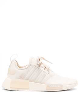 adidas: Белые кроссовки  NMD_R1