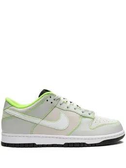 Nike: Серебристые кроссовки  Dunk Low