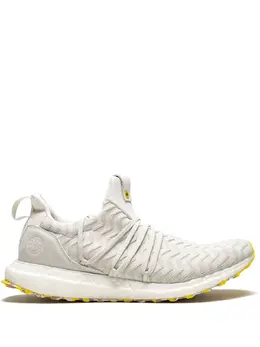 adidas: Светлые кроссовки  UltraBoost