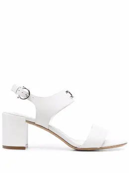 Salvatore Ferragamo: Белые сандалии  Gancini