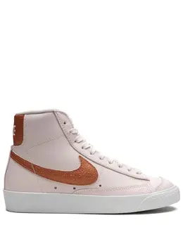 Nike: Светлые кроссовки  Blazer Mid 77