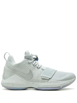 Nike: Светлые кроссовки 