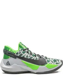 Nike: Зелёные кроссовки  Zoom Freak 2