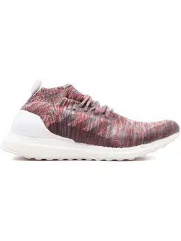 adidas: Белые кроссовки  UltraBoost