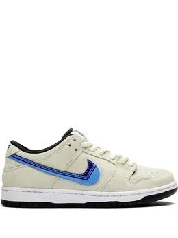 Nike: Белые кроссовки  SB Dunk Low