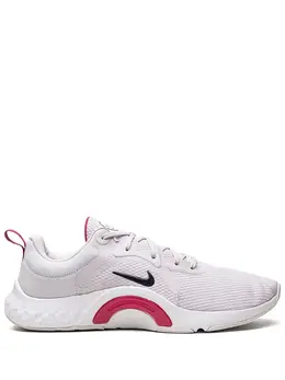 Nike: Светлые кроссовки 