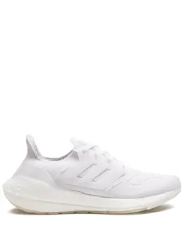adidas: Белые кроссовки  UltraBoost