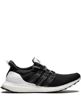 adidas: Чёрные кроссовки  Boost