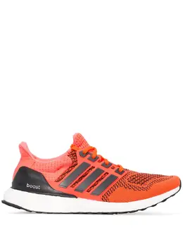 Adidas: Красные кроссовки  UltraBoost