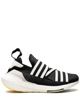 adidas: Чёрные кроссовки  UltraBoost