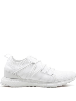 Adidas: Белые кроссовки  Equipment