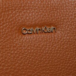 Calvin Klein: Коричневая сумка