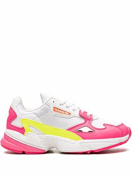 adidas: Белые кроссовки  Falcon