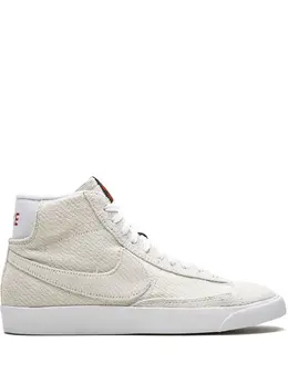 Nike: Бежевые кроссовки  Blazer Mid
