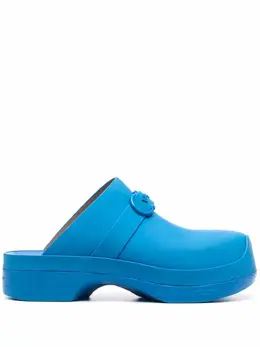 Salvatore Ferragamo: Голубые сабо  Gancini
