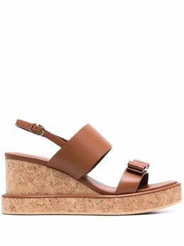 Salvatore Ferragamo: Коричневые сандалии  Vara Bow