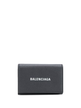 Balenciaga: Обложка