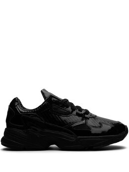 adidas: Чёрные кроссовки  Falcon