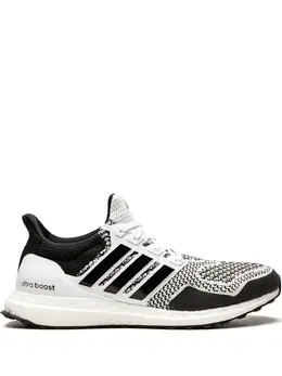 adidas: Белые кроссовки  UltraBoost DNA