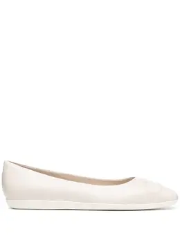 Salvatore Ferragamo: Белые балетки  Gancini