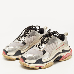 Balenciaga: Серебристые кроссовки Triple S