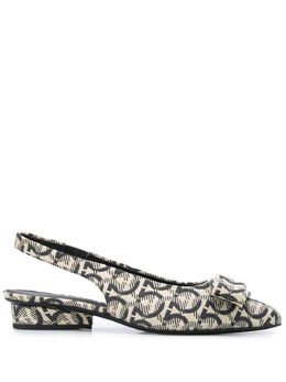Salvatore Ferragamo: Бежевые туфли  Gancio