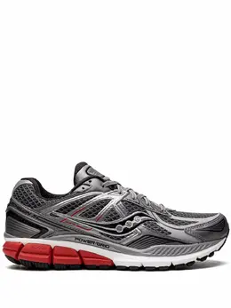 Saucony: Красные кроссовки 