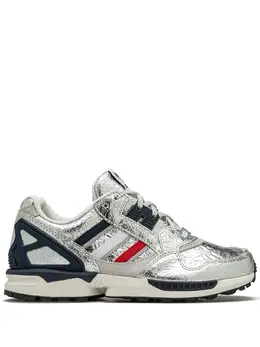 adidas: Серебристые кроссовки  ZX