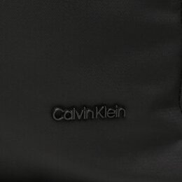 Calvin Klein: Чёрная сумка