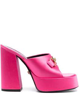 Versace: Розовые сандалии 