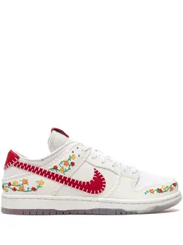 Nike: Белые кроссовки  Dunk Low