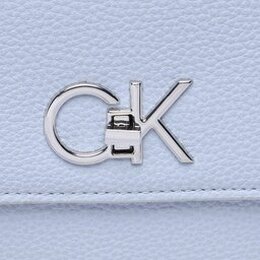 Calvin Klein: Голубая сумка