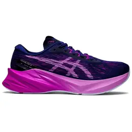 ASICS: Фиолетовые кроссовки  Novablast