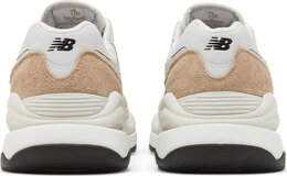 New Balance: Бежевые кроссовки  57/40