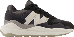 New Balance: Чёрные кроссовки  57/40