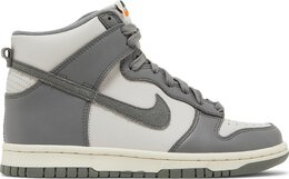 Nike: Светлые кроссовки  Dunk High SE